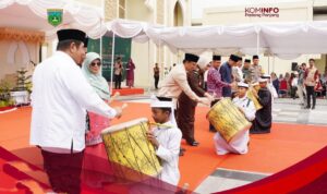 Pemukulan gandang tambua pertanda dibukanya MTQ Nasional ke 41 di Padang Panjang. Foto Kominfo PPJ