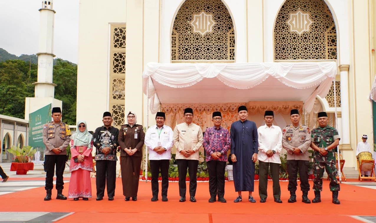 Pj wako Sonny foto bersama usai ppembukaan MTQ Nasional tingkat Padang Panjang ( foto Kominfo PPJ)