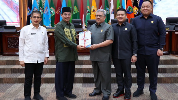 Rapat Paripurna Dprd Provinsi Sumatera Barat