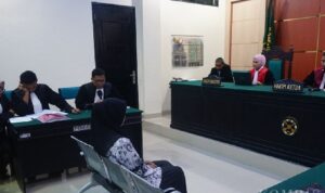 Supriyani (36), Guru Honorer Yang Dituduh Memukul Anak Polisi, Menjalani Sidang Tuntutan Di Pengadilan Negeri Andoolo, Konawe Selatan,