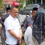 Anggota DPRD Provinsi Sumatera Barat, Benny Saswin Nasrun saat turun ke lapangan