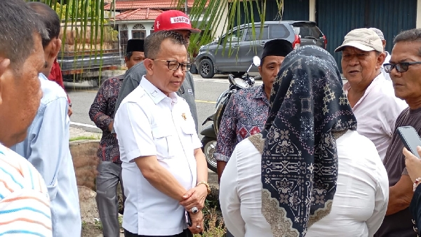 Anggota DPRD Provinsi Sumatera Barat, Benny Saswin Nasrun saat turun ke lapangan