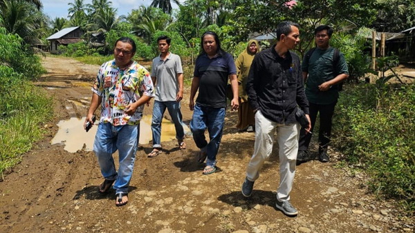 Anggota DPRD Sumbar Ali Muda Tinjau Lokasi Jalan Usaha Tani Usulan Warga Koto Balingka