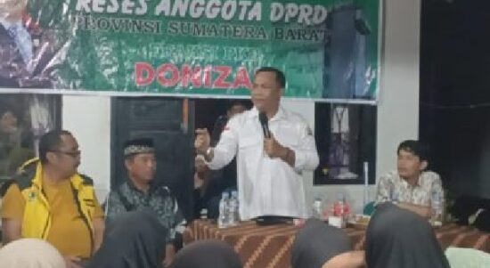 Anggota DPRD Sumbar Donizar saat melakukan Reses di Kampung Alang Nagari Kajai Kabupaten Pasaman Barat