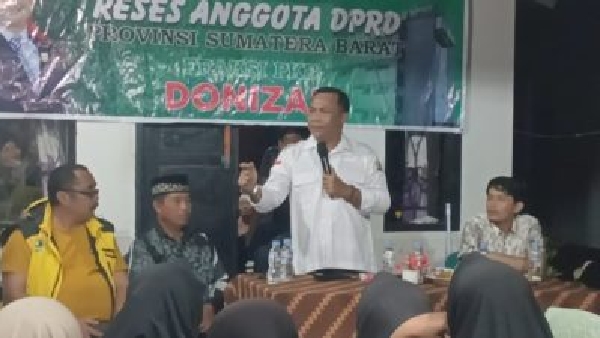 Anggota DPRD Sumbar Donizar saat melakukan Reses di Kampung Alang Nagari Kajai Kabupaten Pasaman Barat