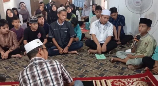 H. Heranof Firdaus berikan pelatihan olah vokal di Yayasan Berkah Amal Salih