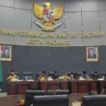 Rapat Paripurna DPRD Kota Padang penetapan Fadly Amran - Maigus Nasir