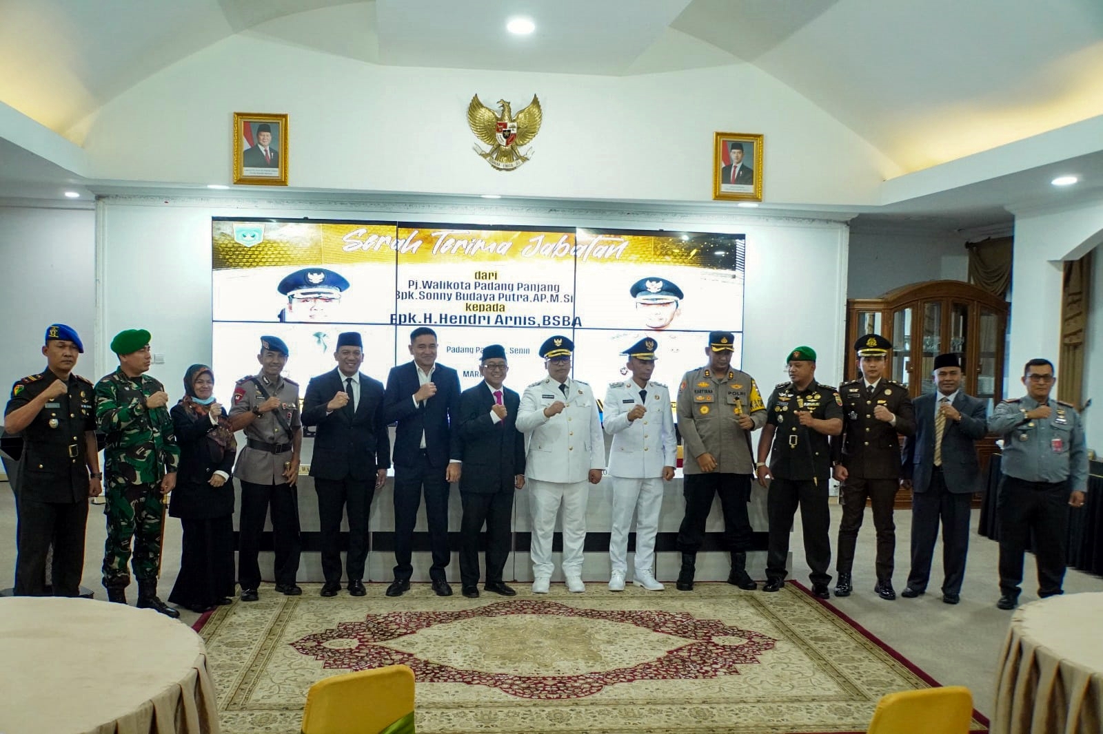 Foto bersama Saiful Bahri, Wako Hendri Arnis dan Wawako Allex, Pj Wako sonny serta Forkopimda.( foto; Kominfo)