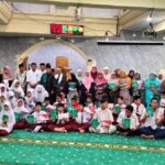 Foto bersama sebagian peserta Pesantren Ramadhan di Masjid Raya Al-Munawarah, Siteba, Padang