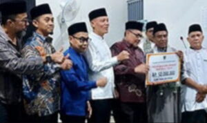 Ketua DPRD Sumbar, Muhidi memimpin Tim IV Safari Ramadhan Pemprov Sumbar tahun 2025 di Masjid Nurul Hikmah Tampunik Kenagarian Pauh Lubuak Sikaping, Pasaman, Sabtu, 8/3/2025. (foto hms/spiritsumbar)