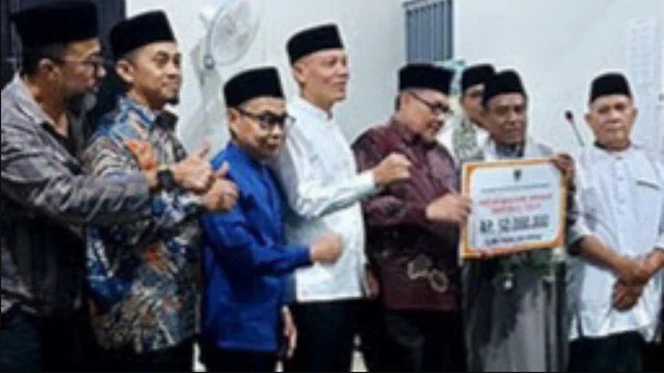 Ketua DPRD Sumbar, Muhidi memimpin Tim IV Safari Ramadhan Pemprov Sumbar tahun 2025 di Masjid Nurul Hikmah Tampunik Kenagarian Pauh Lubuak Sikaping, Pasaman, Sabtu, 8/3/2025. (foto hms/spiritsumbar)