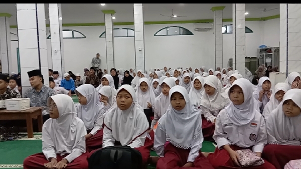 Peserta Pesantren Ramadhan putri